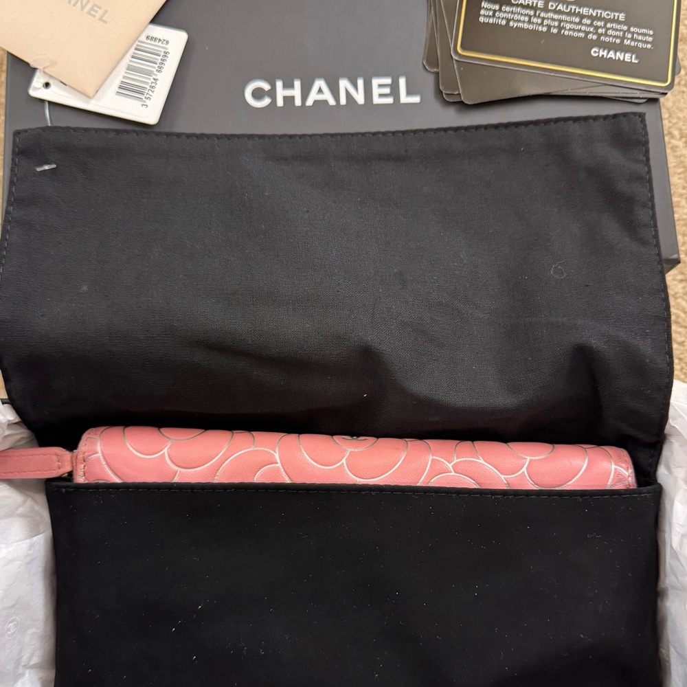 CHANEL Special Edition Pink Camellia Flower Lambskin Zip Around Wallet - Picture 3 of 9